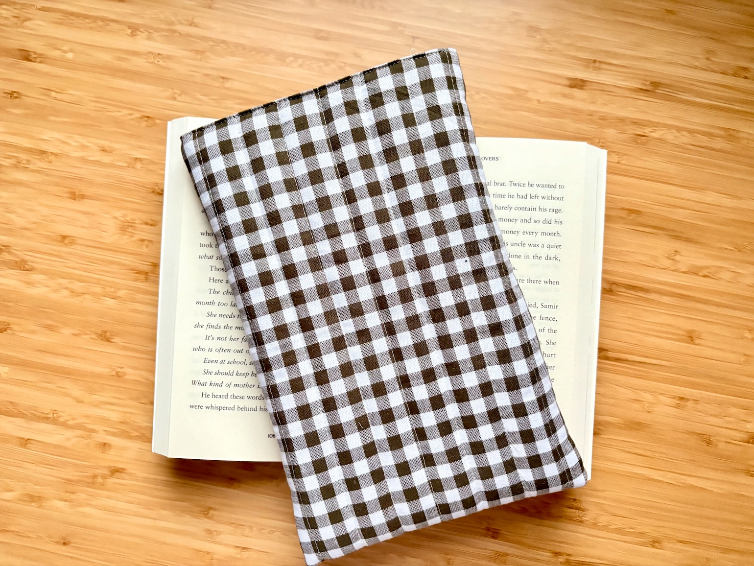Khaki Green Gingham Quilted Book Sleeve | for paper back books up to 400pages