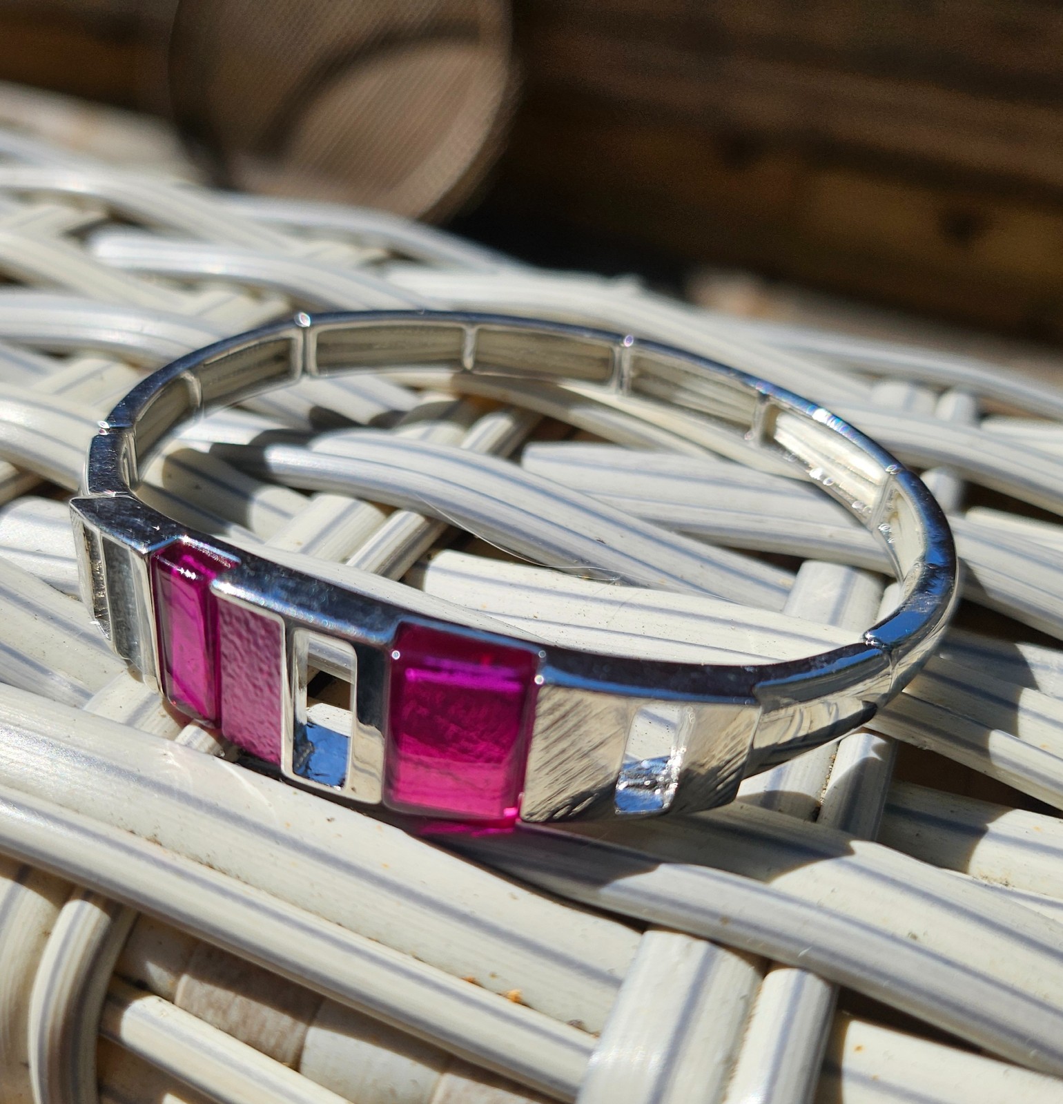 Zilverkleurige armband met roze details - 146616 Zilverkleurige armband met roze details
