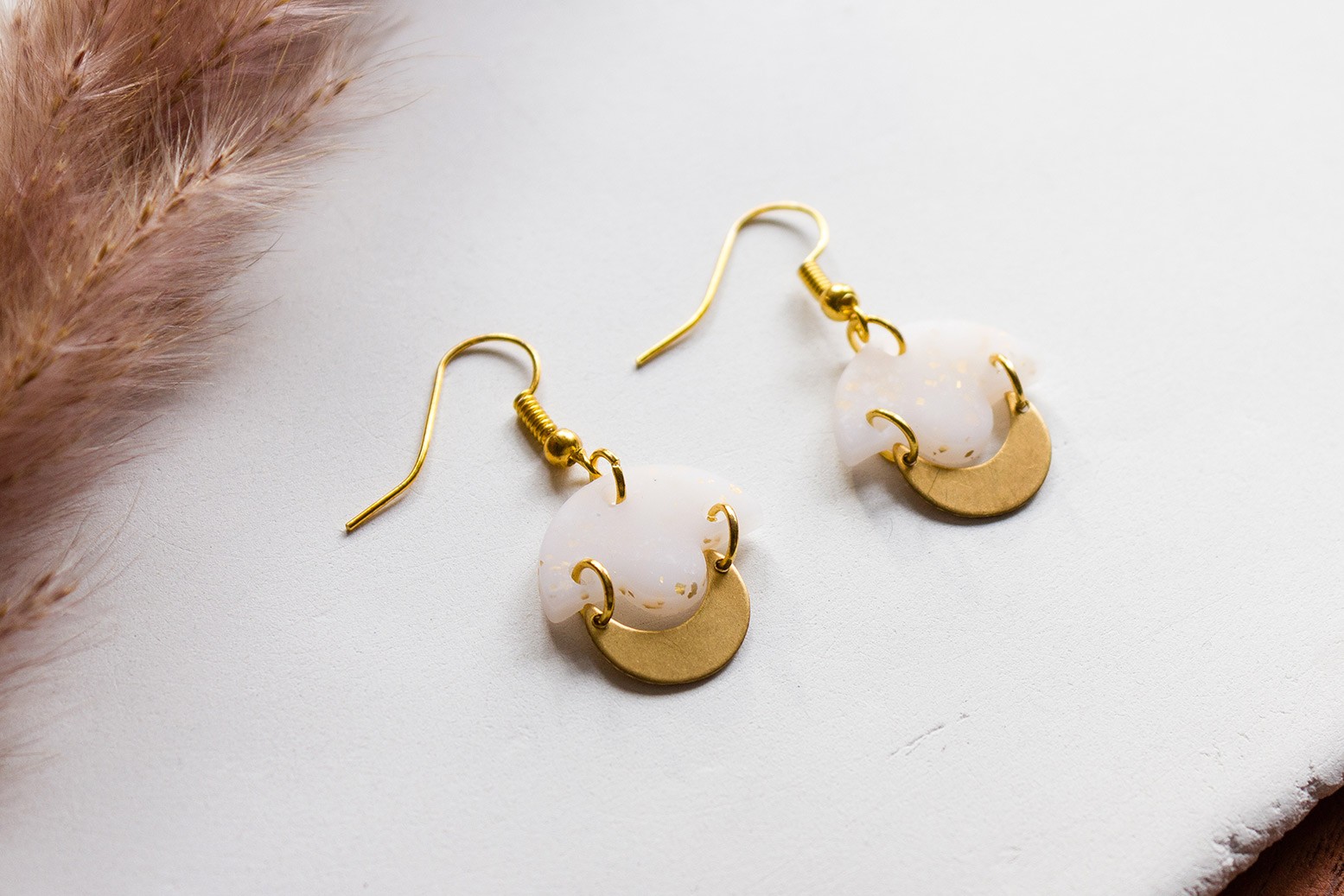 Nova | Hangende Oorbellen – Lichtgewicht Polymeerklei met Goudblad - 47925.jpeg Nova | Hangende Oorbellen – Lichtgewicht Polymeerklei met Goudblad