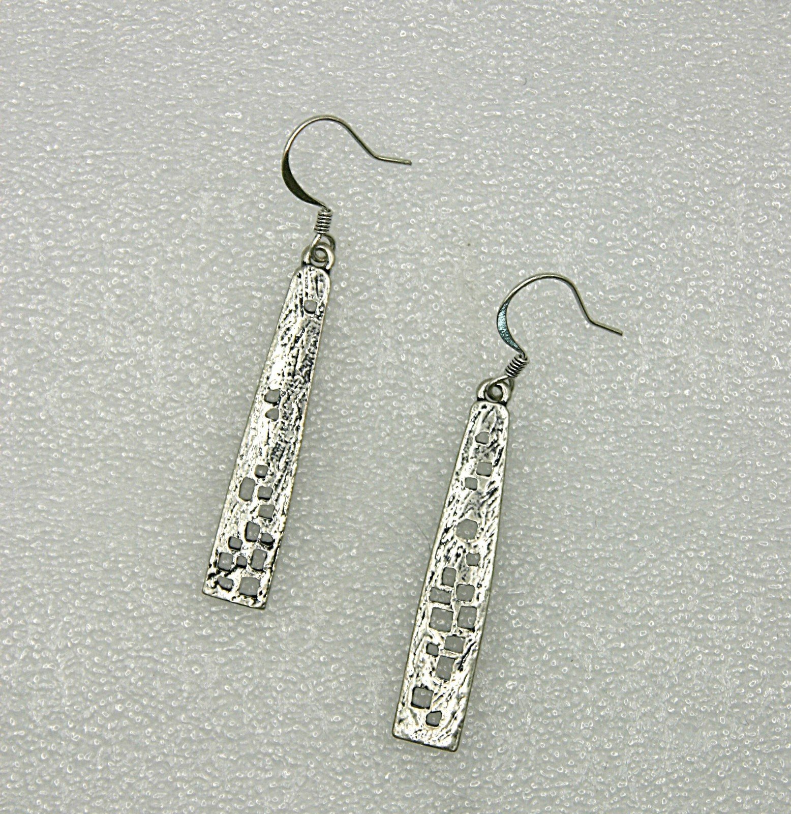 Pagoda zilverkleurige haakoorbellen - 76783 Pagoda zilverkleurige haakoorbellen