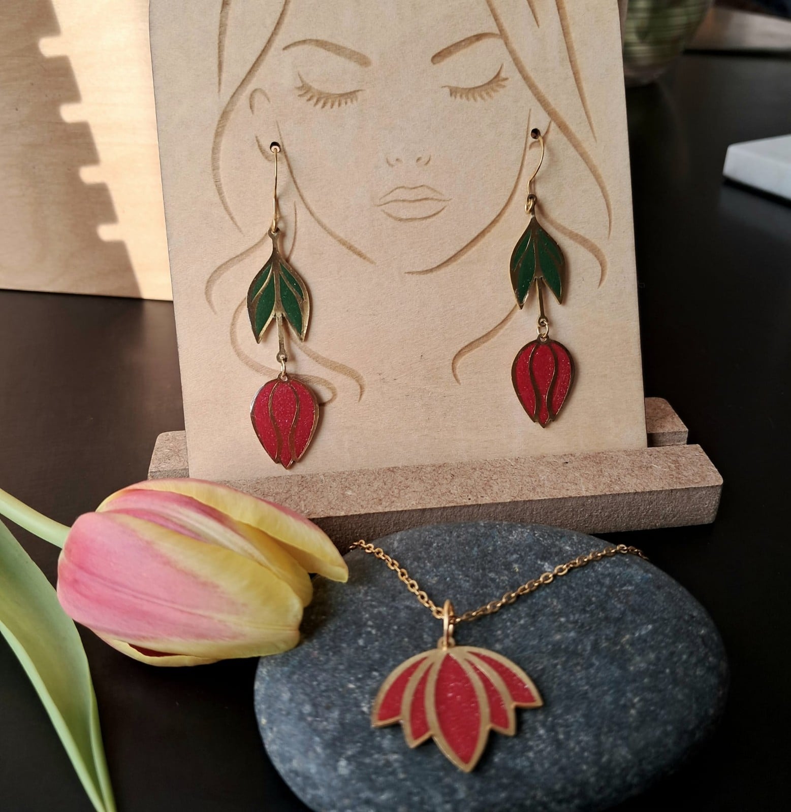 Goud-rode lotus halsketting