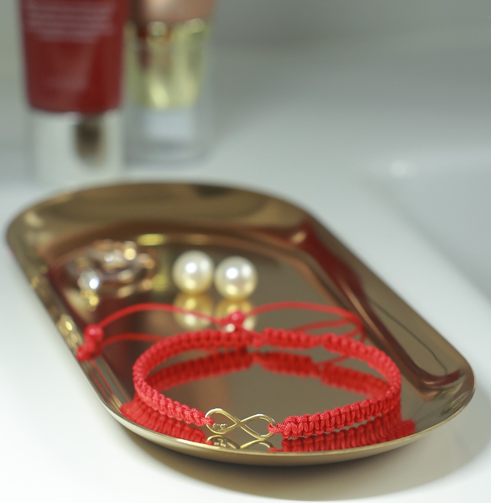 Armband met 14 karaat geelgouden Infinity bedel - met twee hartjes