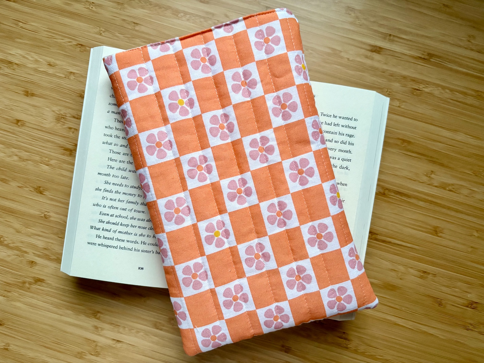 Retro Flower Quilted Book Sleeve | for paper back books up to 400pages - 122116 Retro Flower Quilted Book Sleeve | for paper back books up to 400pages