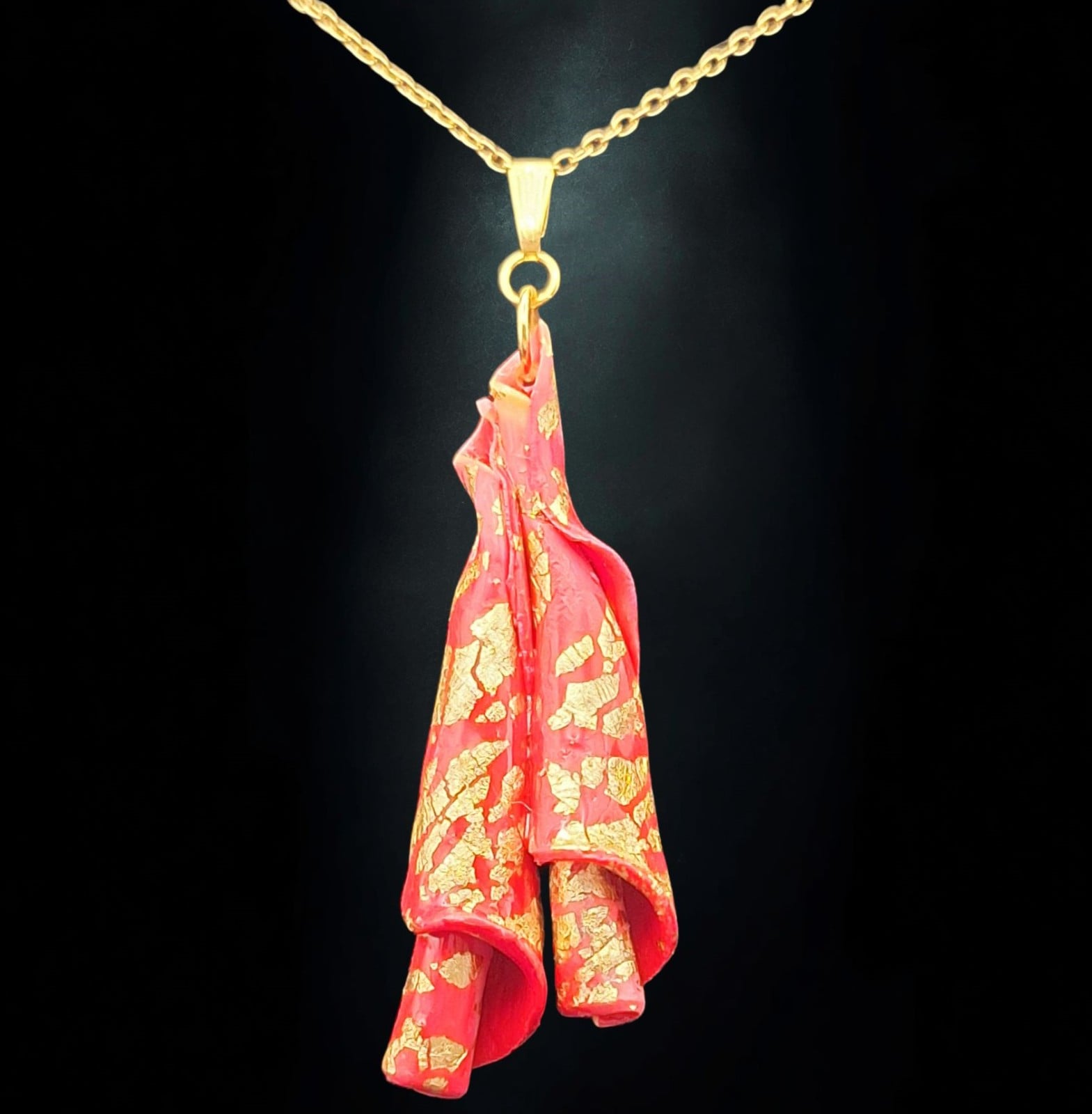 Rode statement hanger - handgemaakt sieraad - speciaal geschenk voor… - 135138 Rode statement hanger - handgemaakt sieraad - speciaal geschenk voor haar - artisanale hanger - unieke juwelen - "Harmony"
