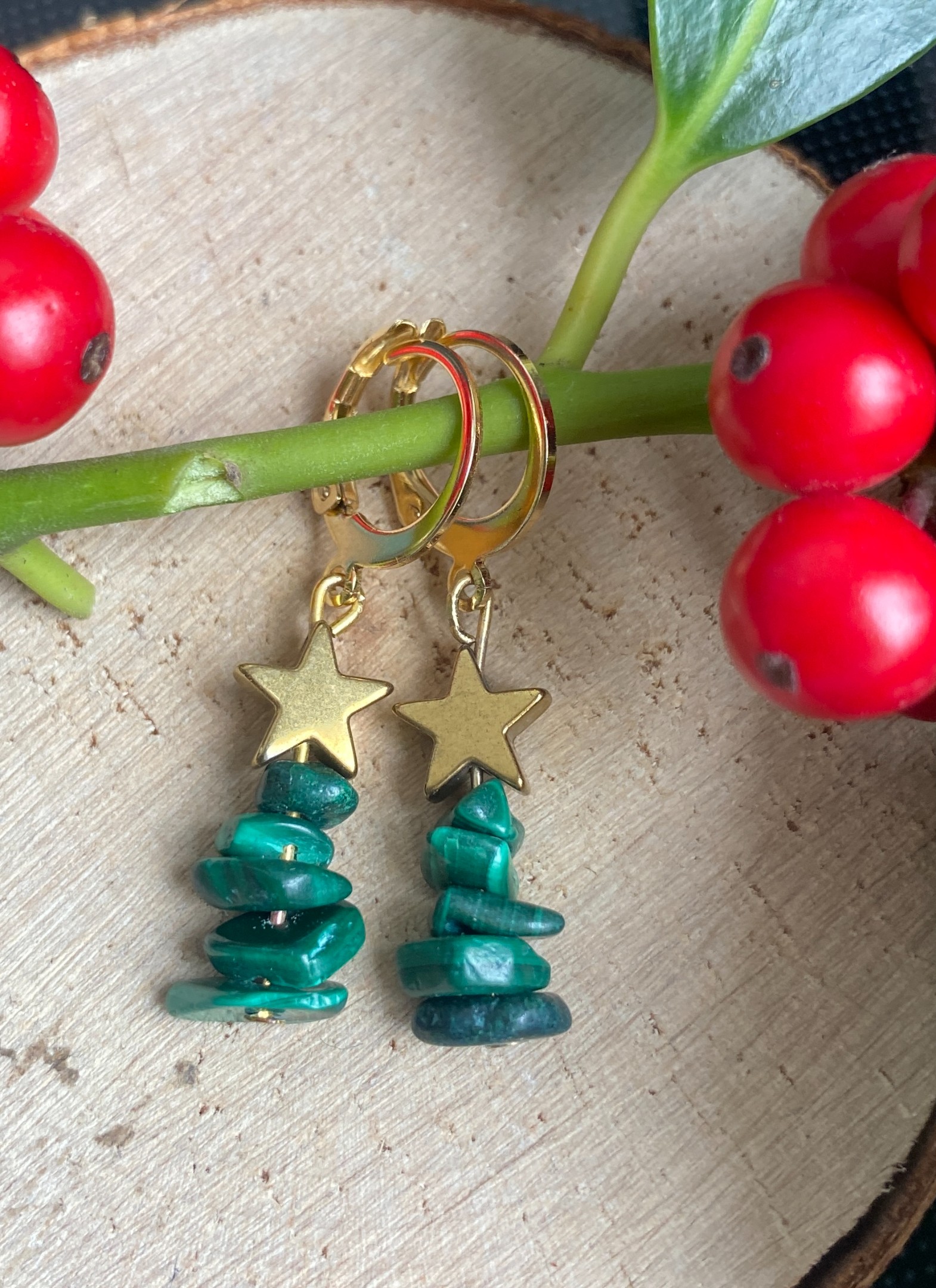 Oorbellen met kerstboompjes van malachiet en hematiet - 22636 Oorbellen met kerstboompjes van malachiet en hematiet