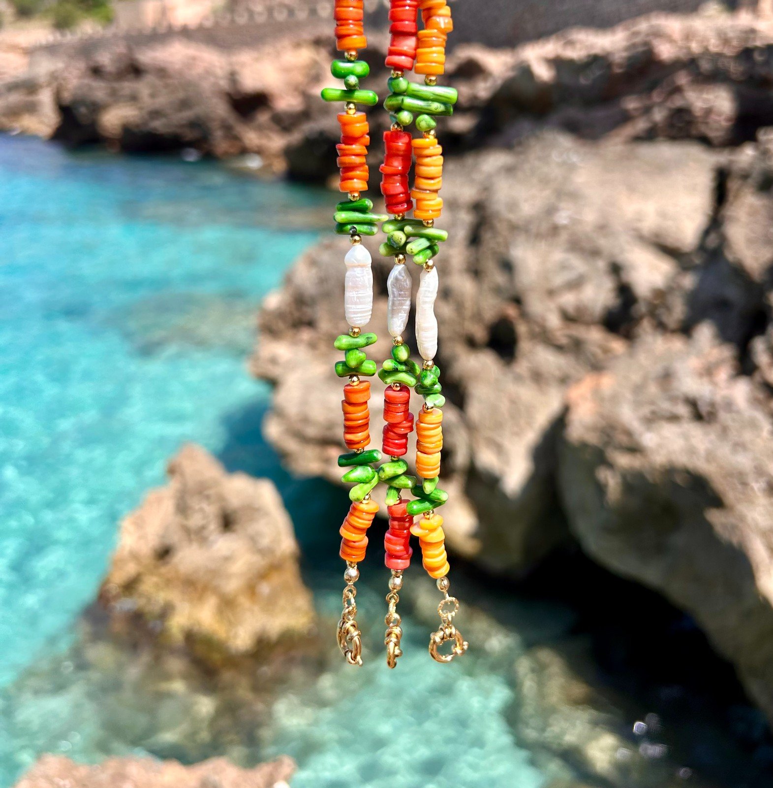 Handgemaakte tropische ocean armbanden met schelpkralen en zoetwaterparel