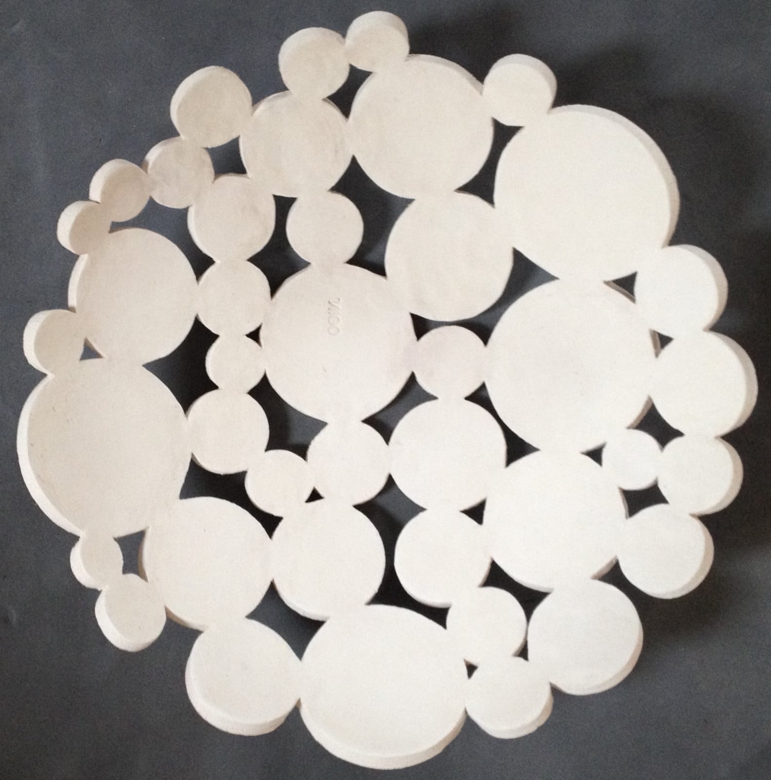 Handgemaakte schaal keramiek (variant), gesigneerd en genummerd(Ø 40… - 109149 Handgemaakte schaal keramiek (variant), gesigneerd en genummerd(Ø 40 cm) Nicolaas Maathuis (NIC-O)