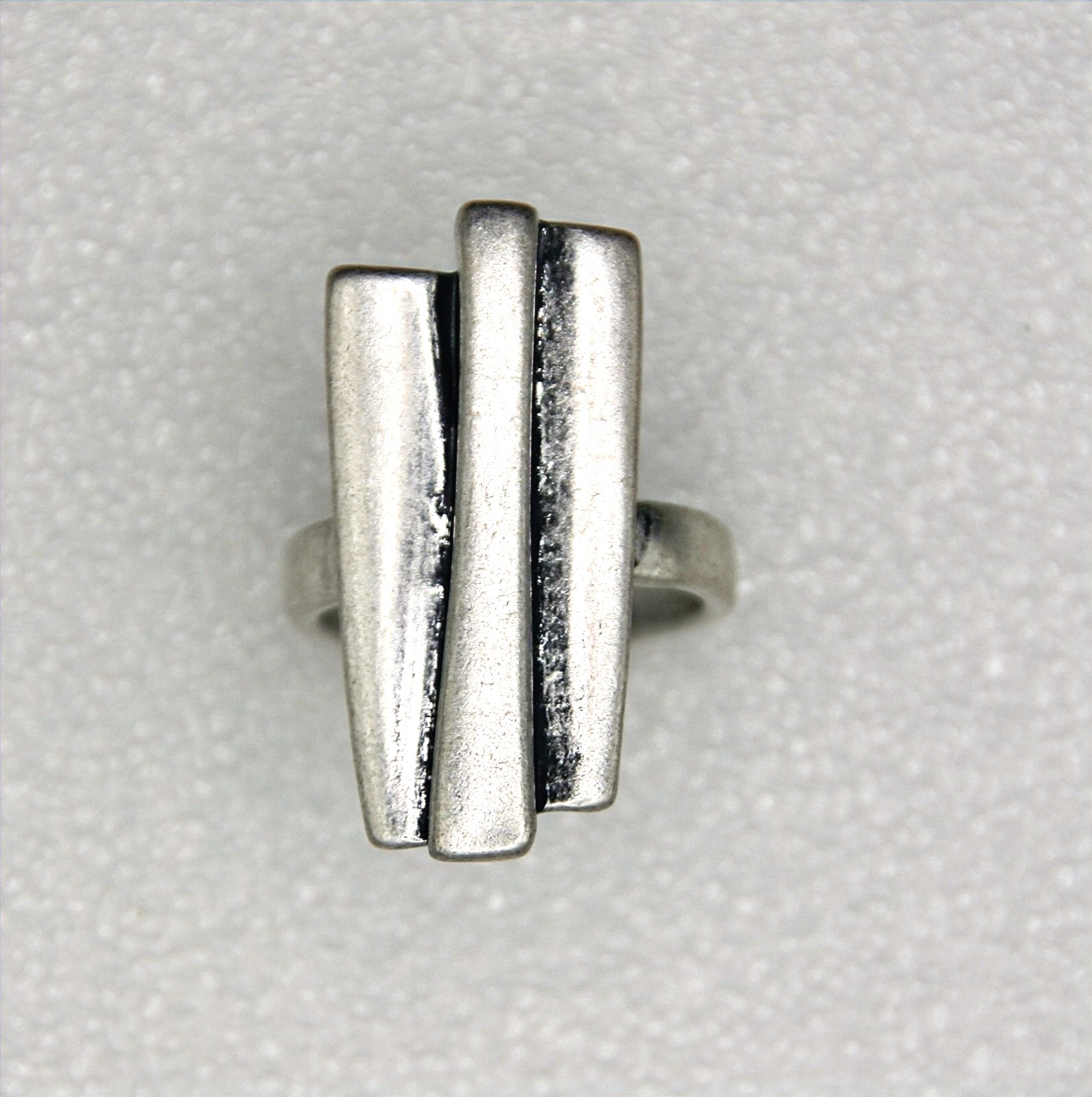 Irregular fence Geoxideerde zilverkleurige ring