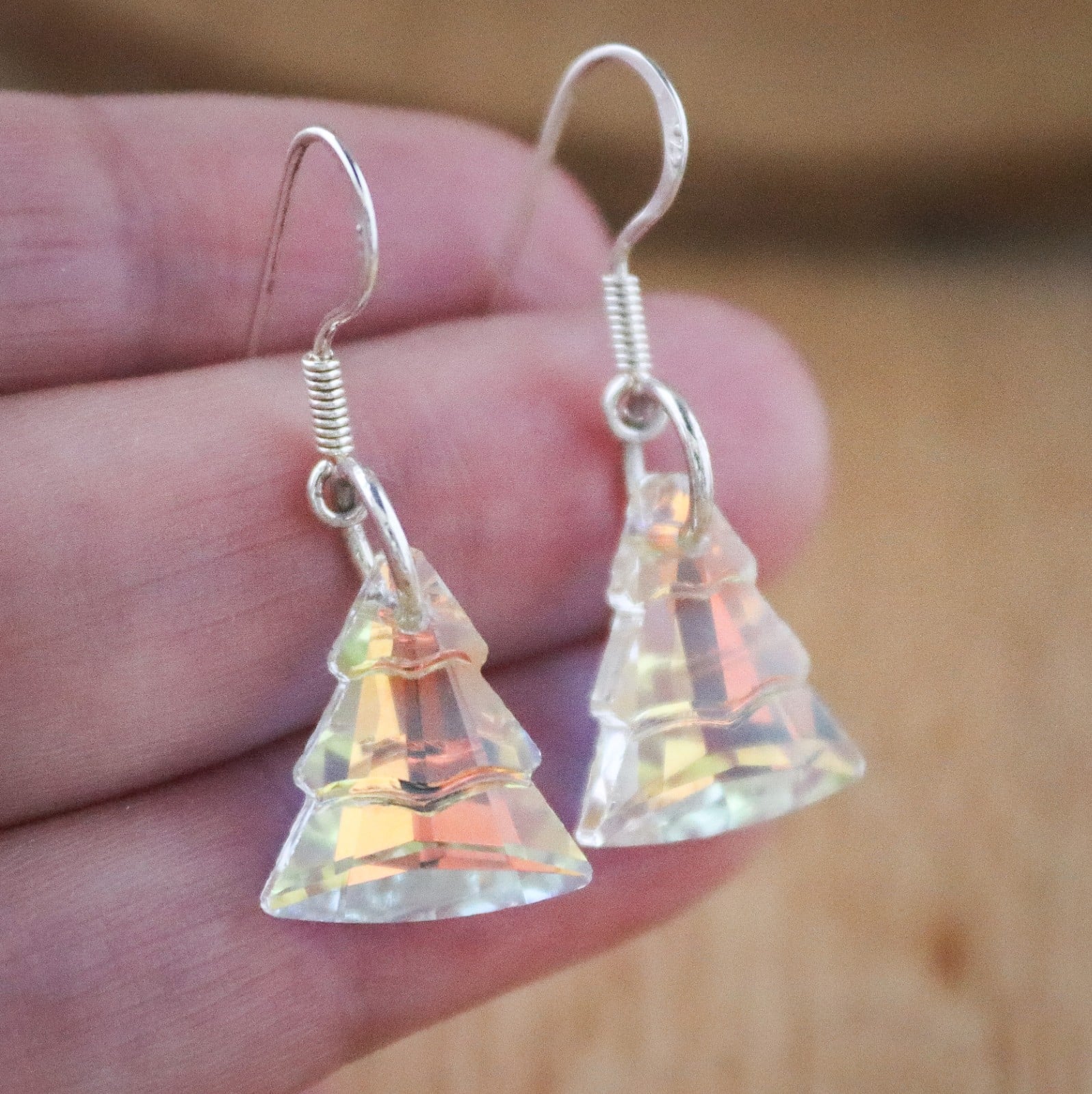 Sprankelend & Feestelijk, handgemaakte kristal kerstboom oorbellen van sterling zilver