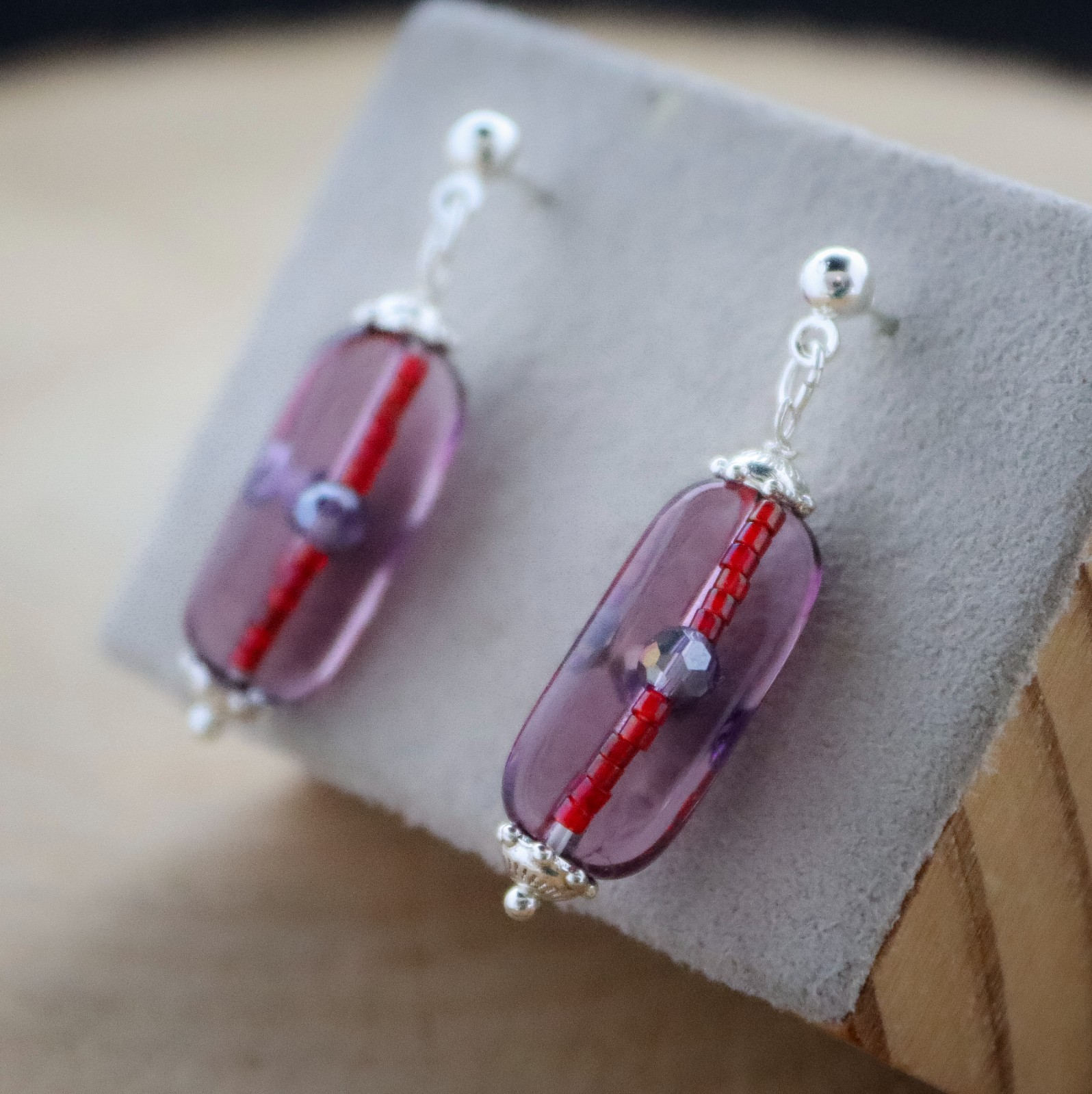 Passievol & Avant-Garde, sieradenset met handgemaakte glaskunst in paars en rood
