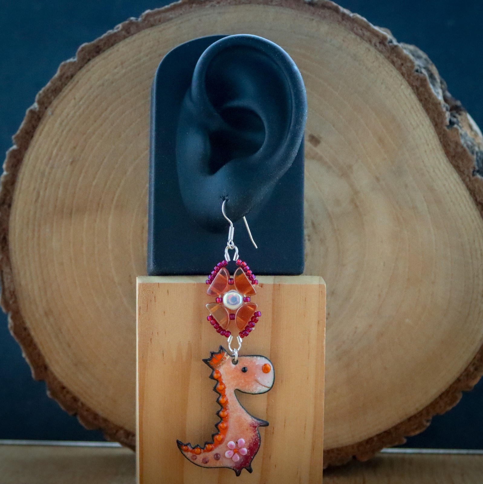 Koningsdag oorbellen met oranje emaille draken en sterling zilver - 70168.jpeg Exclusief & Koninglijk, statement draken oorbellen in oranje emaille en sterling zilver.