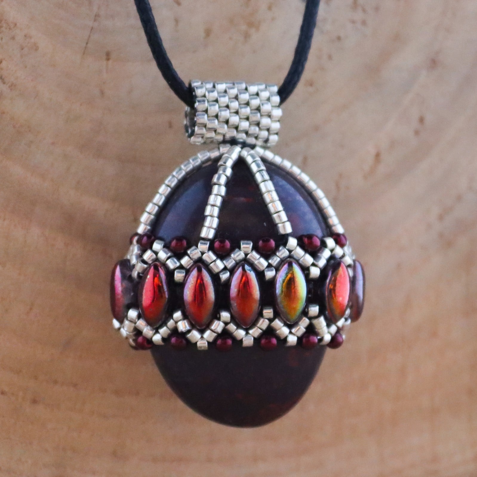 Avondgloed & Vuursteen, handgemaakte natuursteen hanger - 115709 Avondgloed & Vuursteen, handgemaakte natuursteen hanger