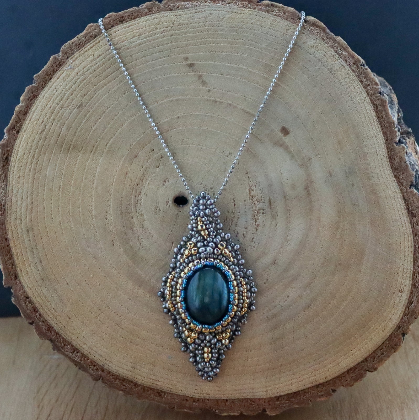 Diepte & Gloed, couture kralenhanger met echt goud en zilver