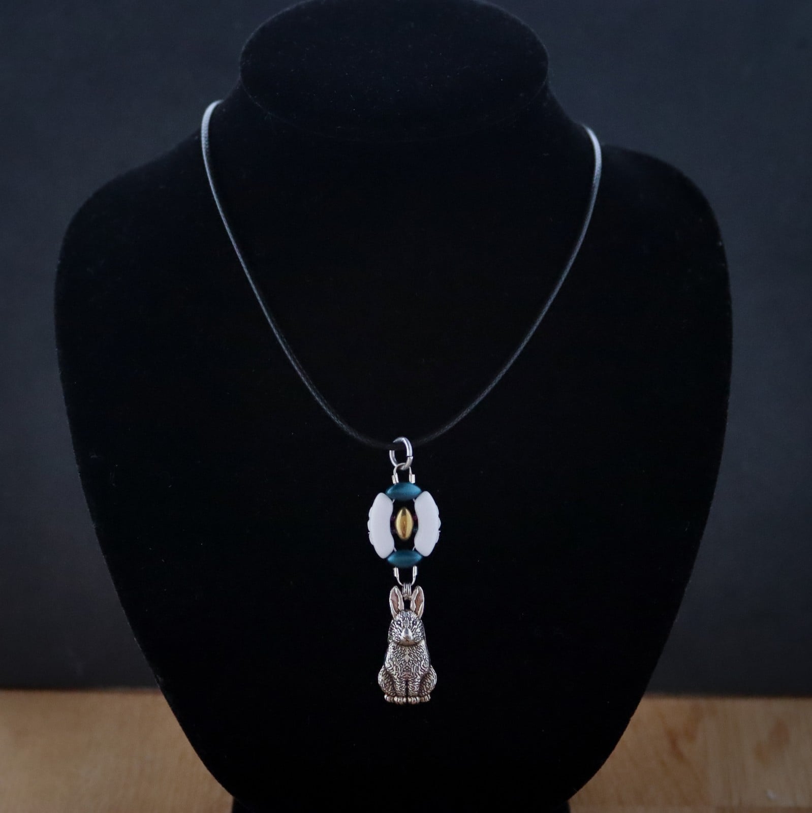 Vrolijk & Dierenliefde, konijnen sieradenset met ketting en oorbellen voor voorjaar of Pasen