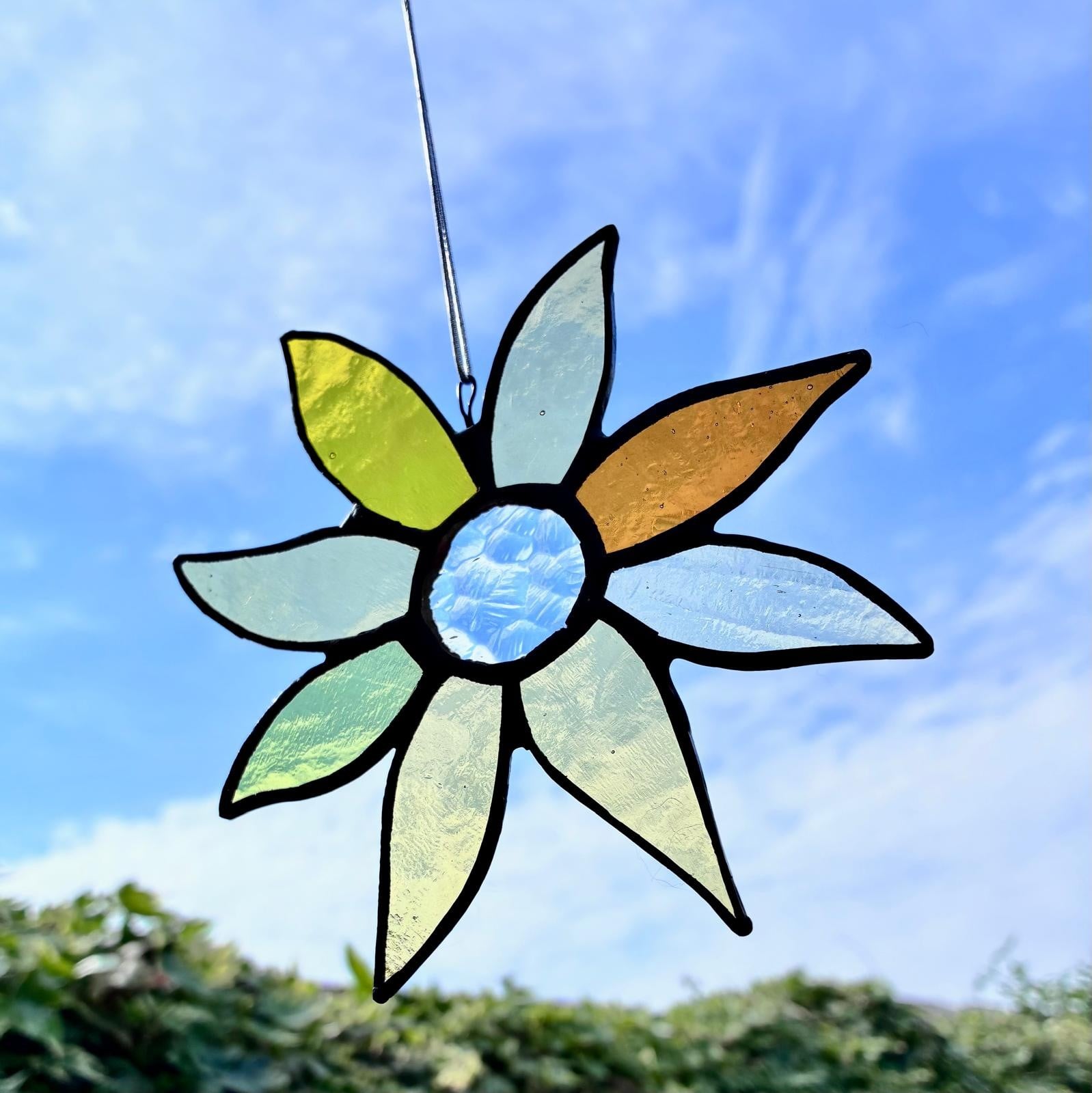 Gele transparante glasen bloem | handgemaakt glas-in-lood | Tiffany | raamdecoratie