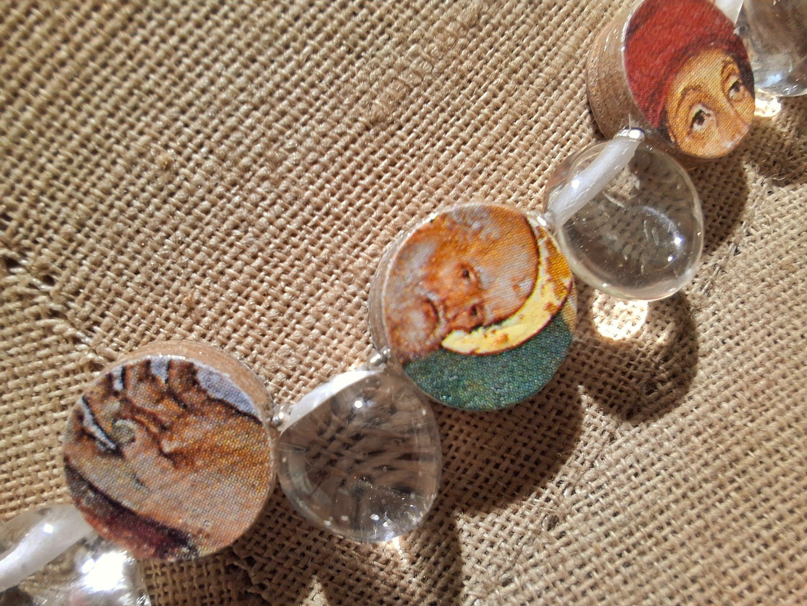 Gerecycelde ketting van papier en glaskralen