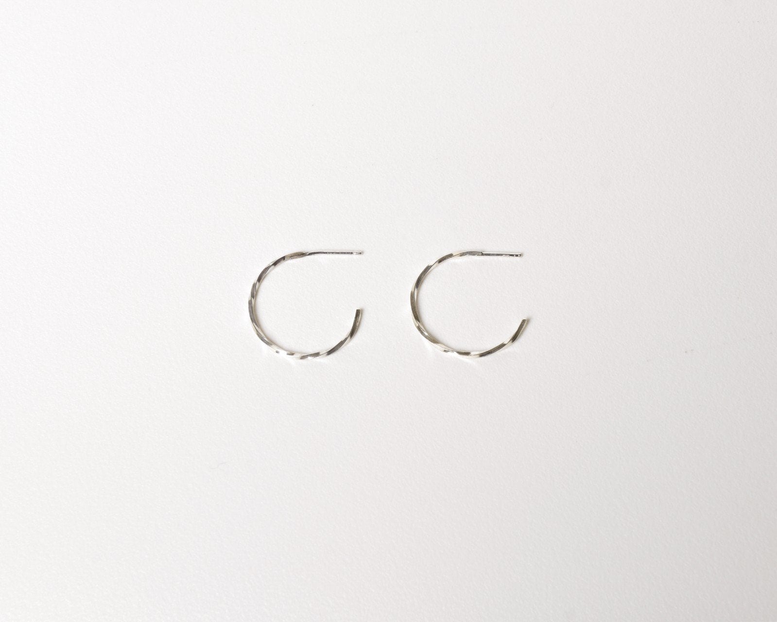 Oorstekers - TWIST - zilver - 64077.jpeg Oorstekers - TWIST - zilver