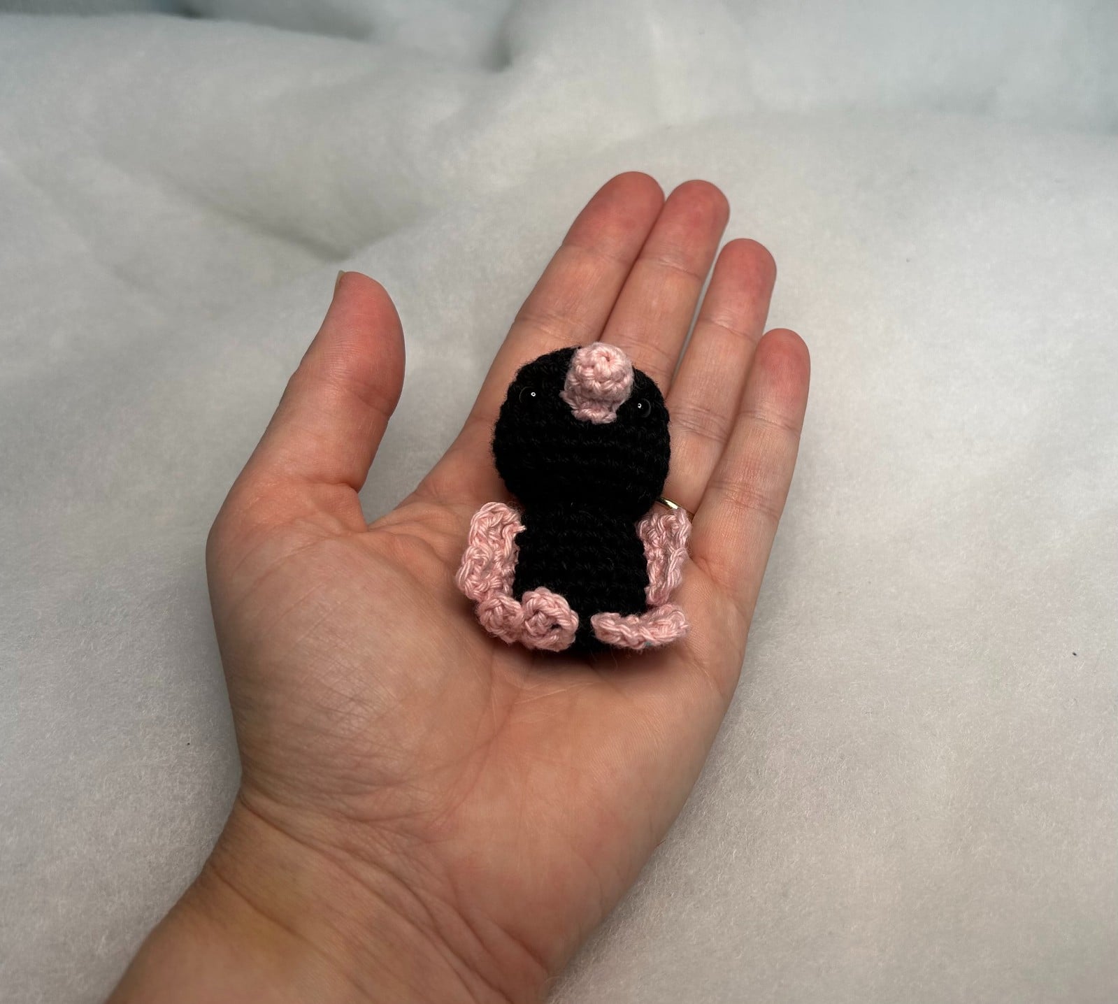 Gehaakte mini-mol – handgemaakt klein knuffeltje van katoen - 150422 Gehaakte mini-mol – handgemaakt klein knuffeltje van katoen