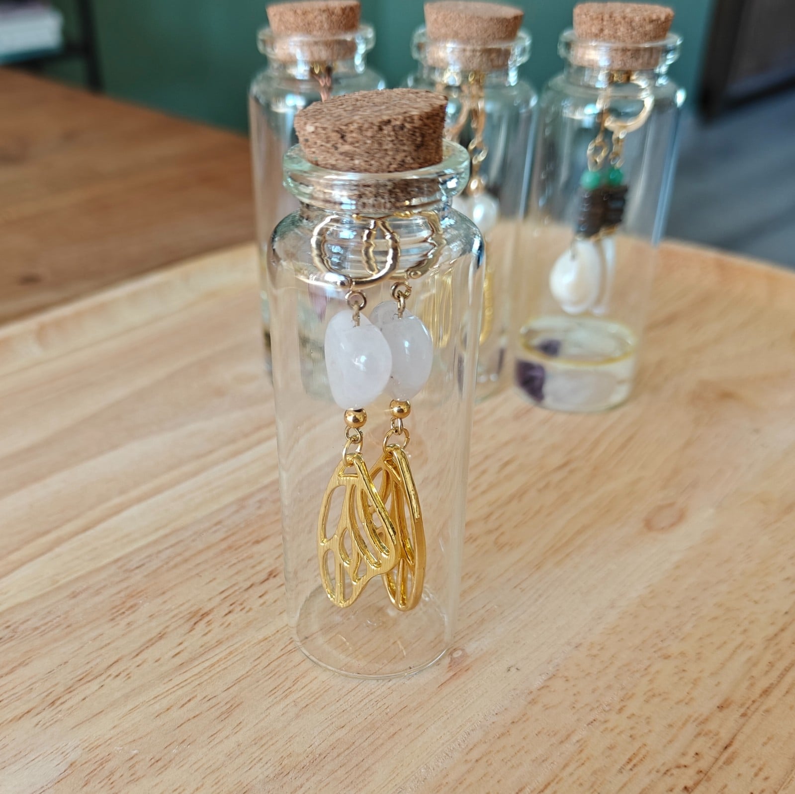 Rozenkwarts oorbellen in flesje