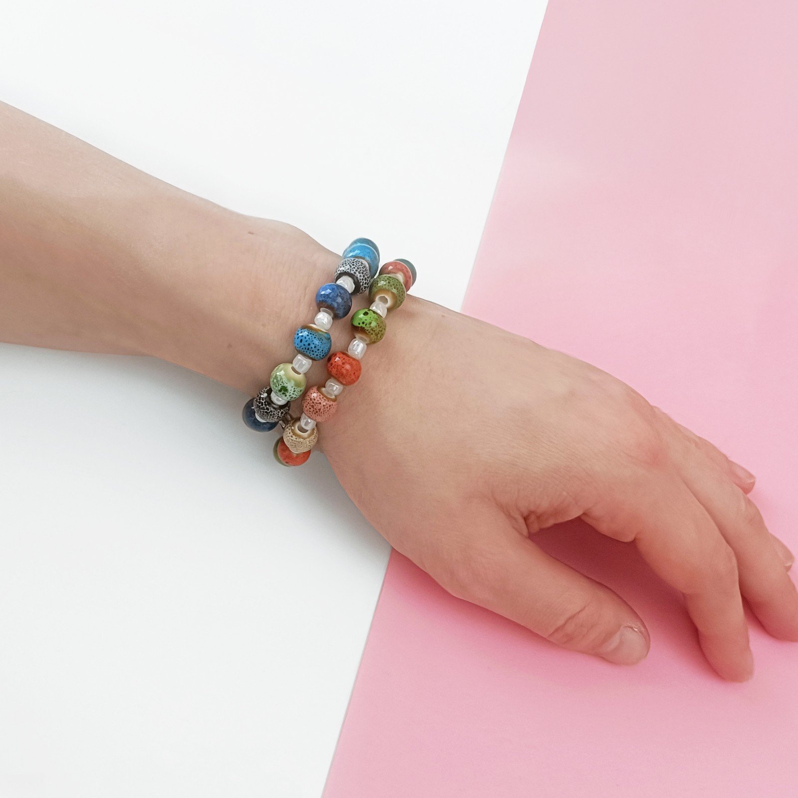 Kralen armband van met keramische kralen - 78708 Kralen armband van met keramische kralen - Rood -blauw