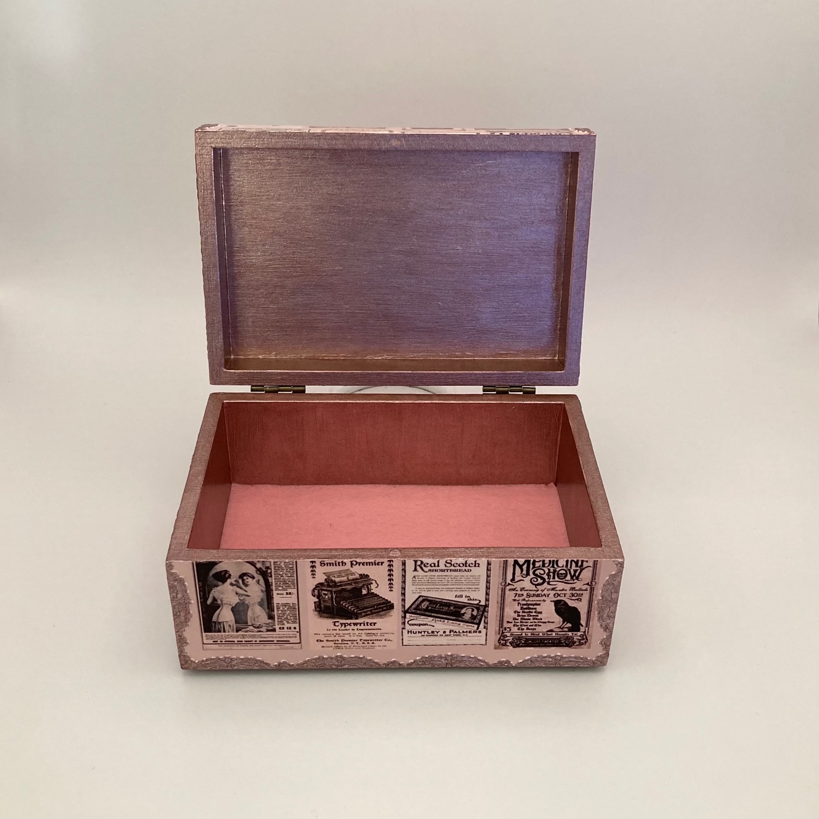 Vintage sieradendoos met oude advertenties - 152149 Vintage sieradendoos met oude advertenties
