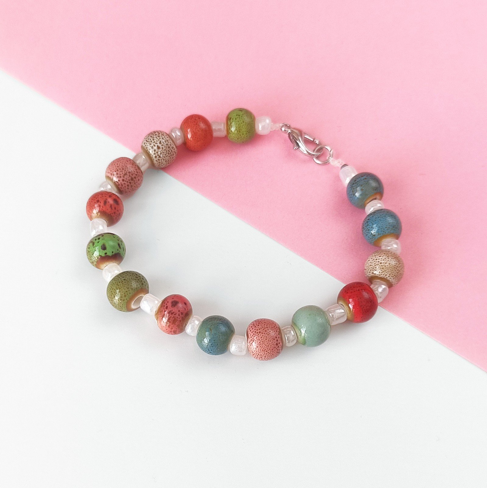 Kralen armband van met keramische kralen - 78707 Kralen armband van met keramische kralen - Rood -blauw