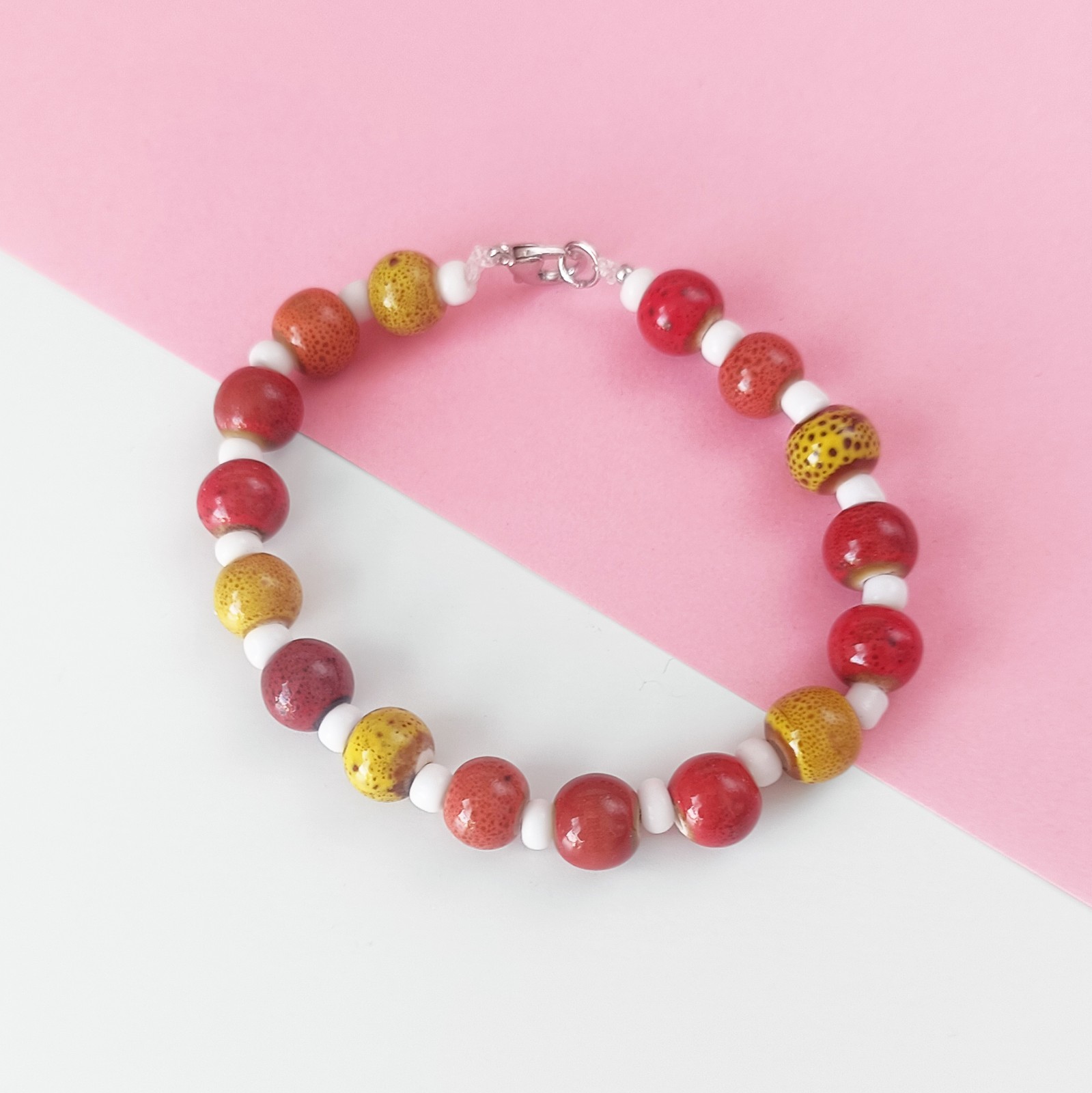 Kralen armband van met keramische kralen - Rood - geel