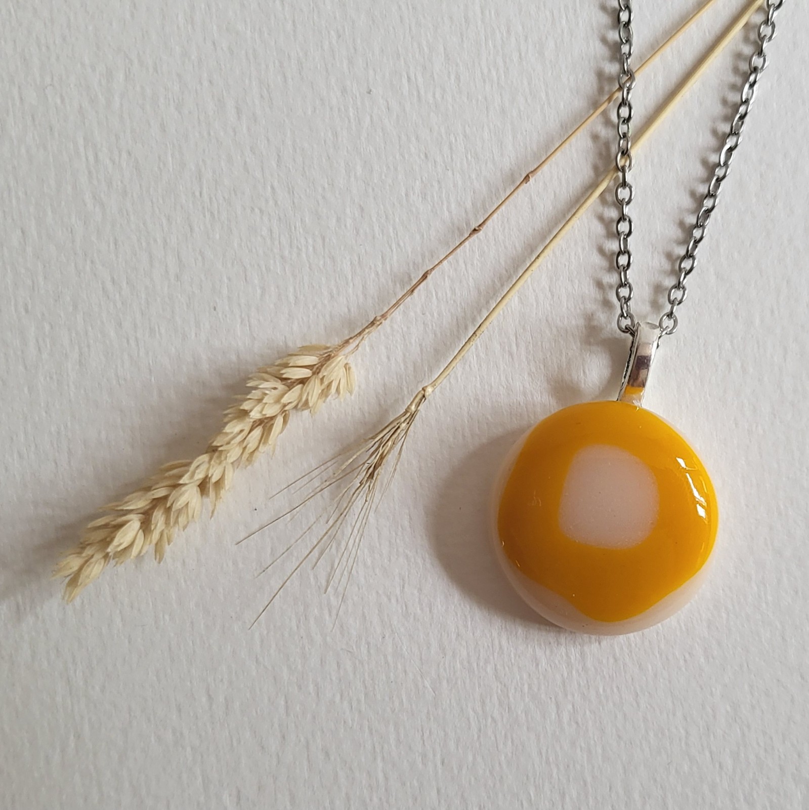 RVS ketting met uniek "Gele Golf" glas hanger