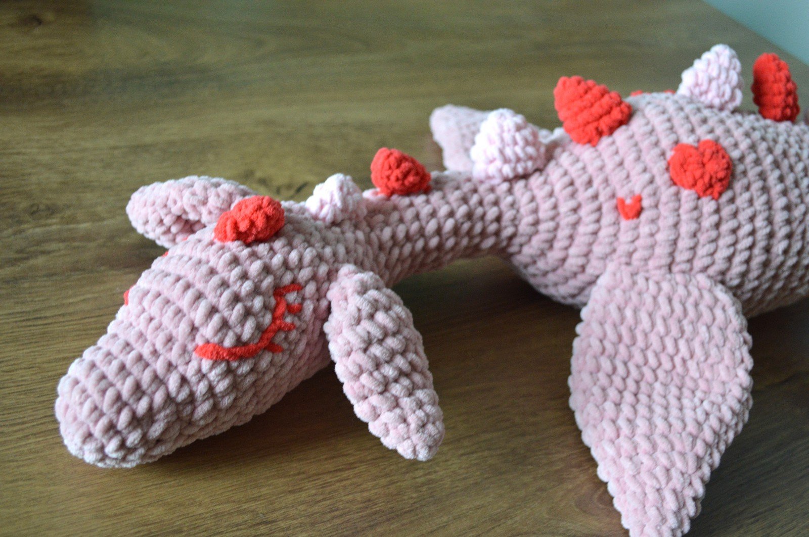 Sleeping Nessy/Slapende Nessy: Een zachte gehaakte knuffel vol Valentijns Liefde: zacht velvet