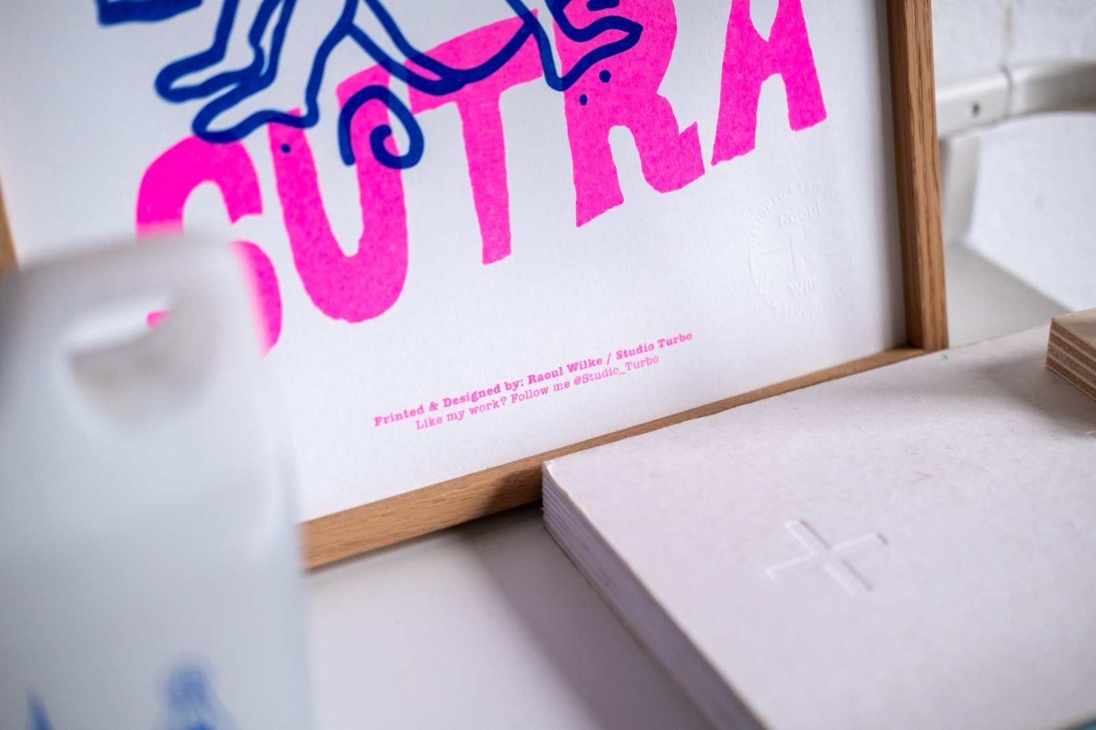 Cava Sutra - 100709 Grappige Risoprint met illustratie van stelletje dat aan Cavasutra doet