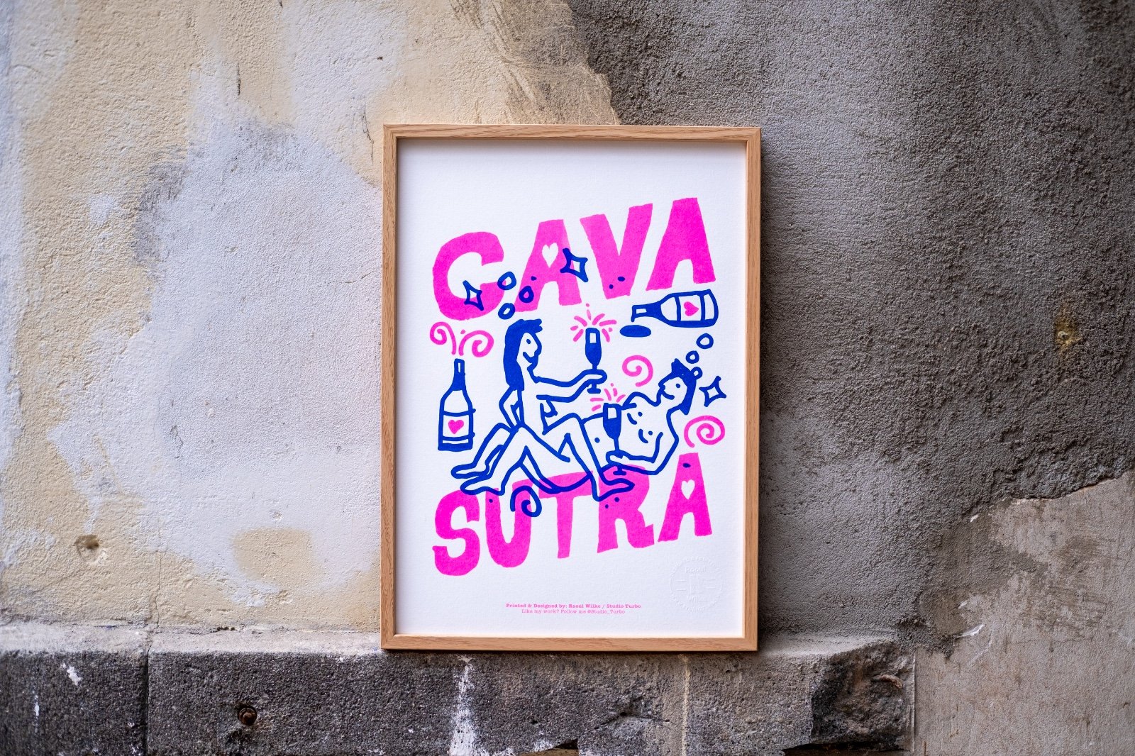 Cava Sutra - 100714 Grappige Risoprint met illustratie van stelletje dat aan Cavasutra doet