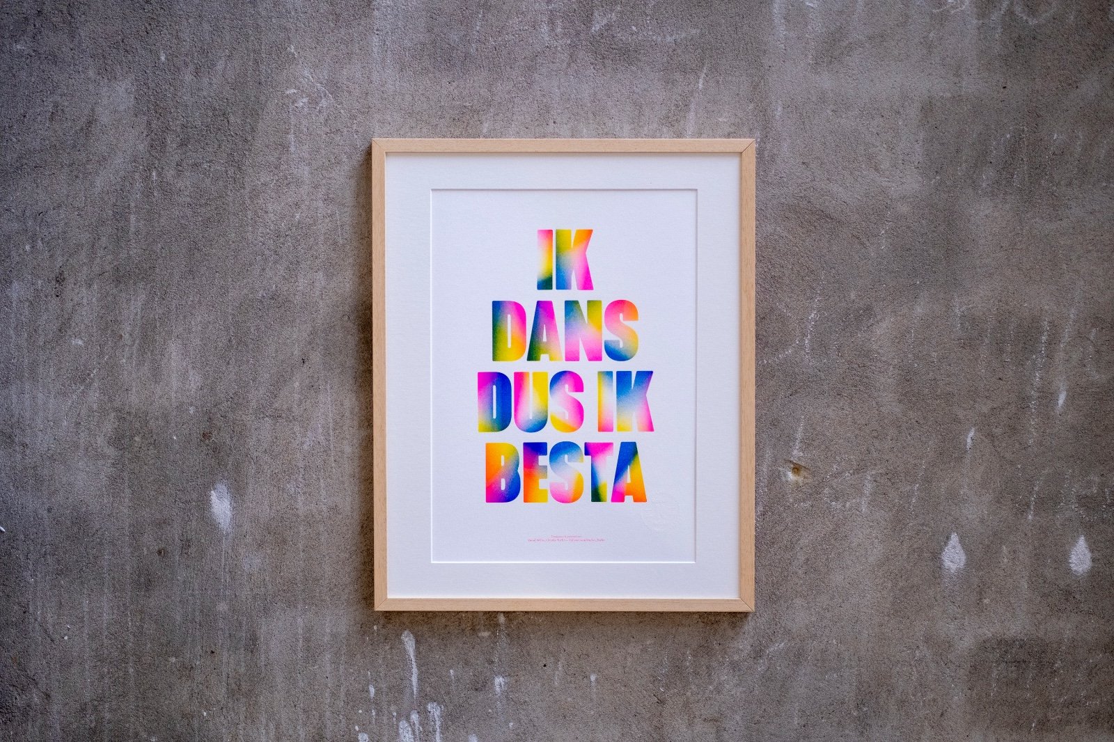 Ik Dans Dus Ik Besta - 100692 Ik Dans Dus Ik Besta Risoprint Poster met neon kleur