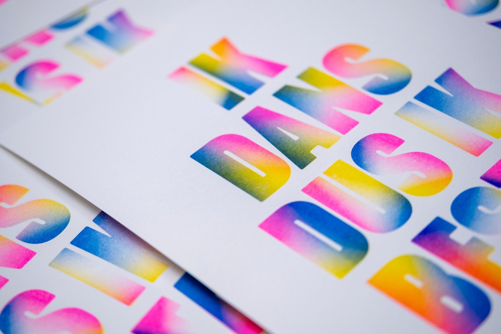 Ik Dans Dus Ik Besta - 100693 Ik Dans Dus Ik Besta Risoprint Poster met neon kleur