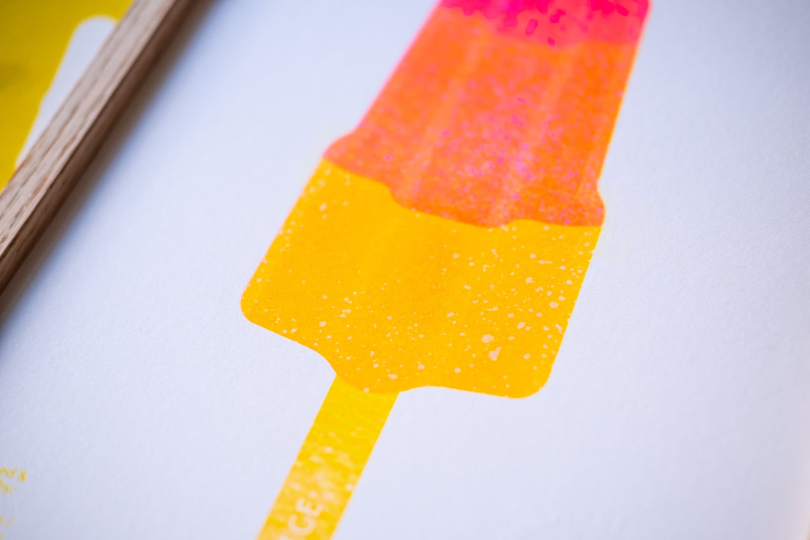 Raketje - A4 riso art print - 100526 Raket ijsje Risoprint geel