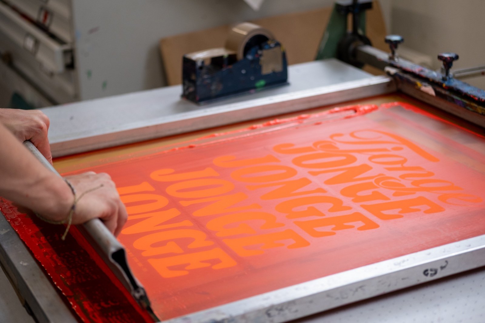 Tjonge Jonge Poster - 100665 Roze zeefdruk poster met quote - Tjonge Jonge Jonge