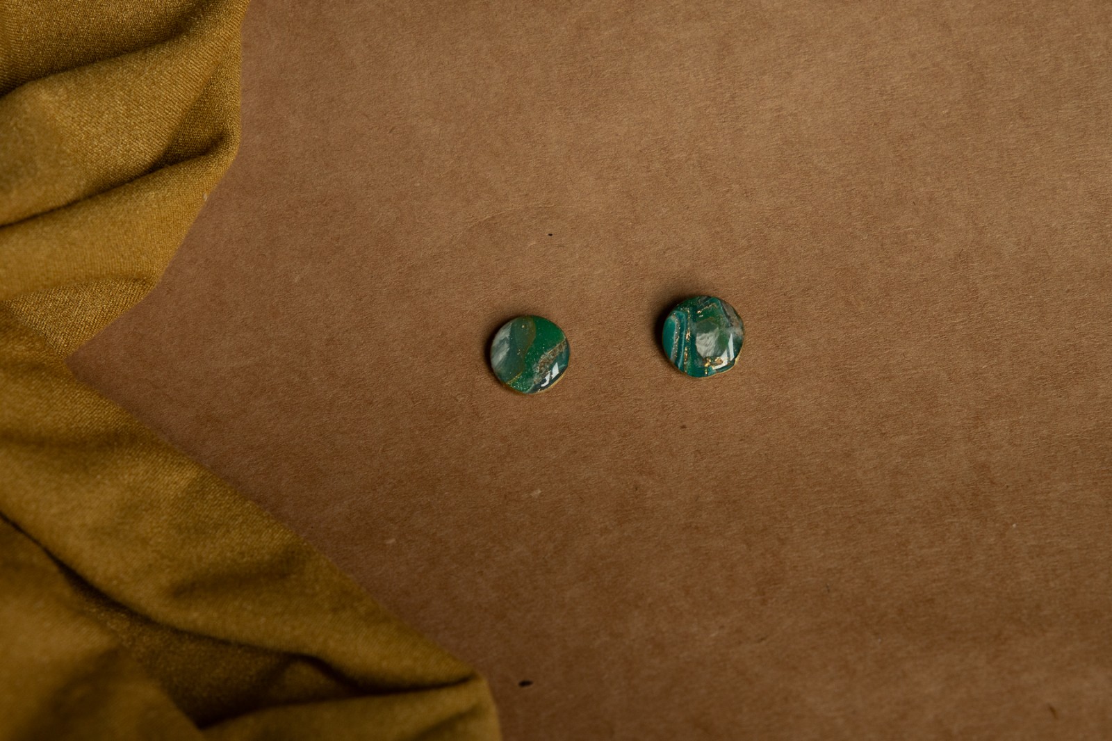 Oorbellen | faux agate green studs - 128042 Oorbellen | faux agate green studs