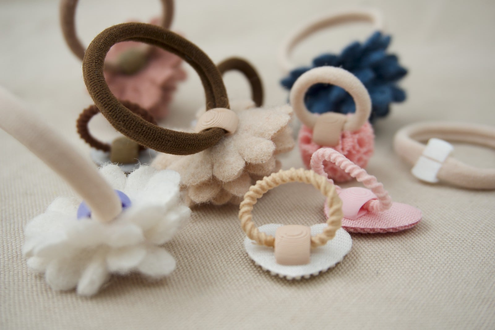 DIY achterkant/ flatback/ bevestiging om zelf haarelastiek te maken