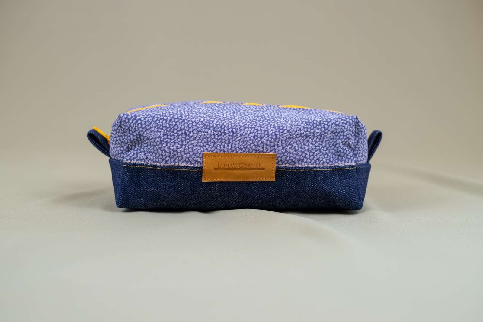 Duurzame toilettas van denim met bloemen - 142891 Duurzame toilettas van denim met bloemen