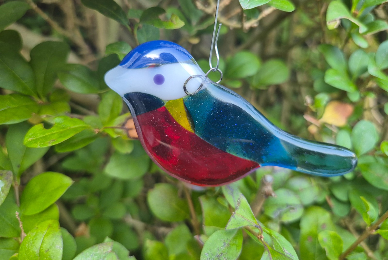 Glasfusing vogel (koolmees)  hanger – handgemaakte glazen suncatcher voor raam of tuin – 11 x 6 cm