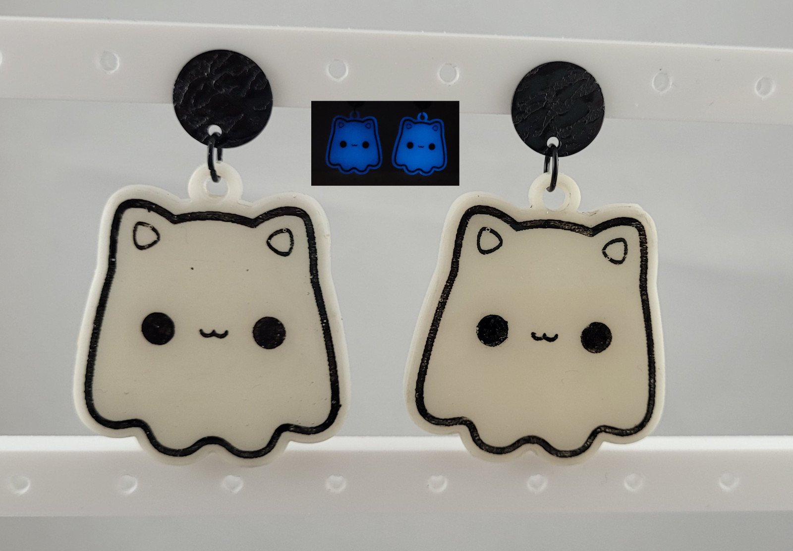 Kat geest glow in the dark oorbellen - 47827.jpeg Kat geest glow in the dark oorbellen