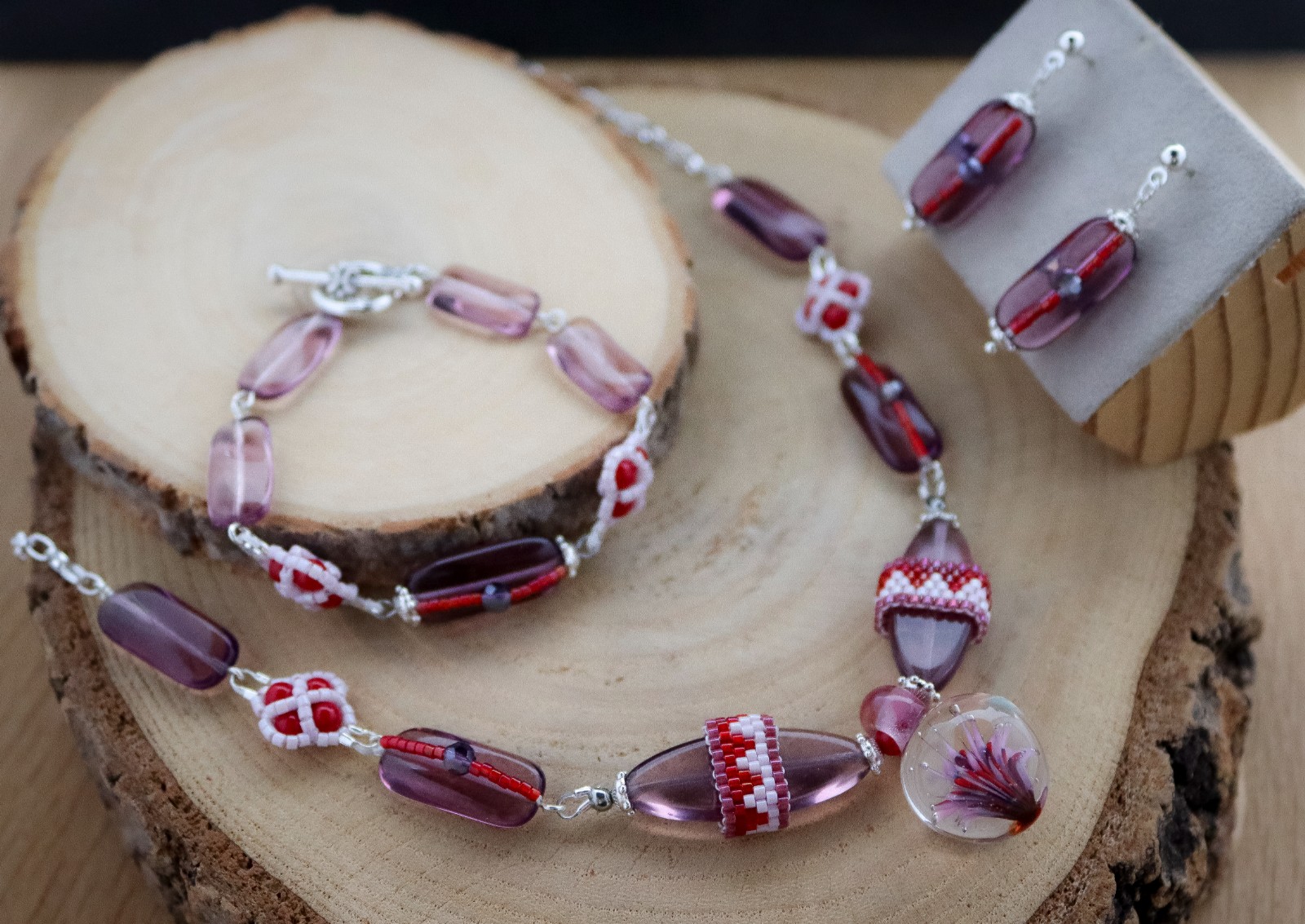 Passievol & Avant-Garde, sieradenset met handgemaakte glaskunst in paars en rood