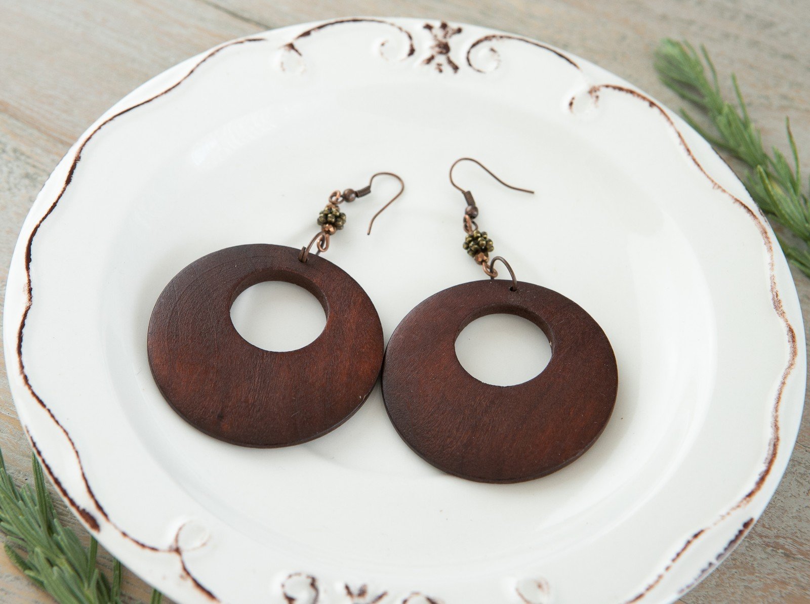 Houten oorbellen - 74646.jpeg Houten oorbellen