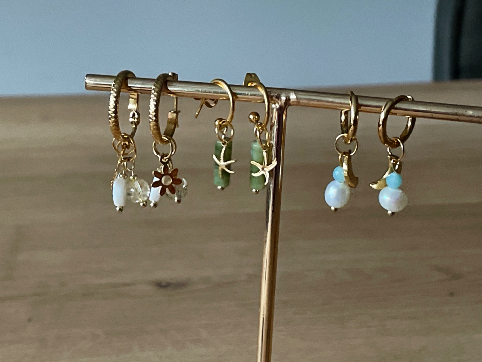 Vergulde rvs oorbellen met parel, chalcedoon en halve maan - 60771.jpeg Vergulde rvs oorbellen met parel, chalcedoon en halve maan