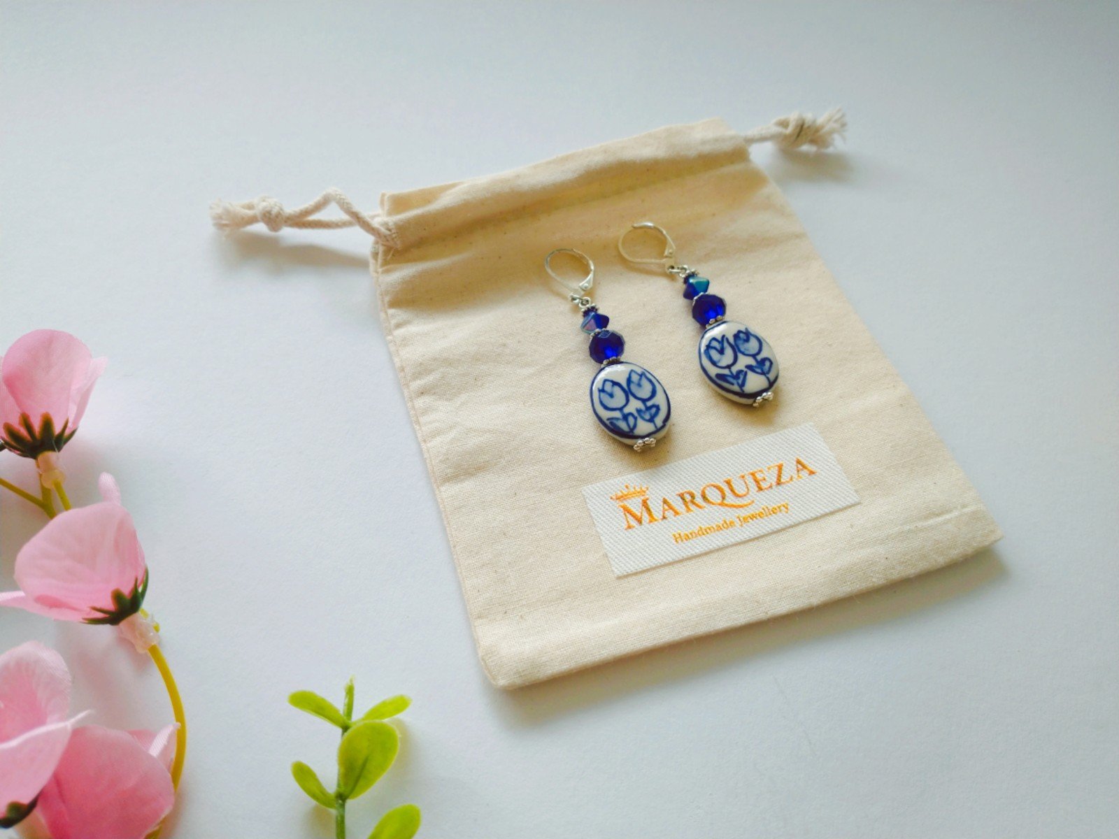 Delfts blauwe tulpen bengelen oorbellen - 74638.jpeg Delfts blauwe tulpen bengelen oorbellen