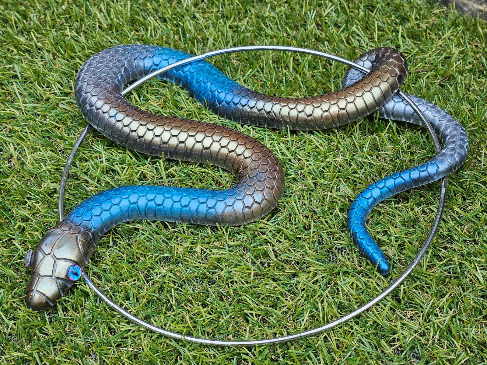 Handgemaakt epoxy slang cirkel "Ziggy the Snake" Cirkel Metallic dive… - 99777 Handgemaakt epoxy slang cirkel "Ziggy the Snake" Cirkel Metallic diverse kleuren