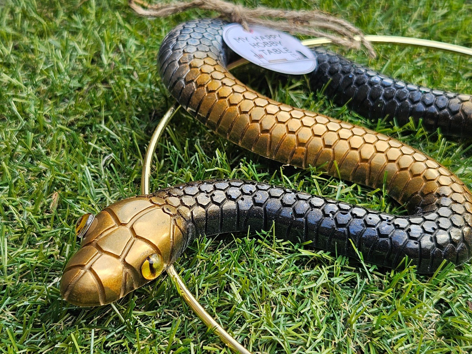 Handgemaakt epoxy slang cirkel "Ziggy the Snake" Cirkel Metallic dive… - 99782 Handgemaakt epoxy slang cirkel "Ziggy the Snake" Cirkel Metallic diverse kleuren