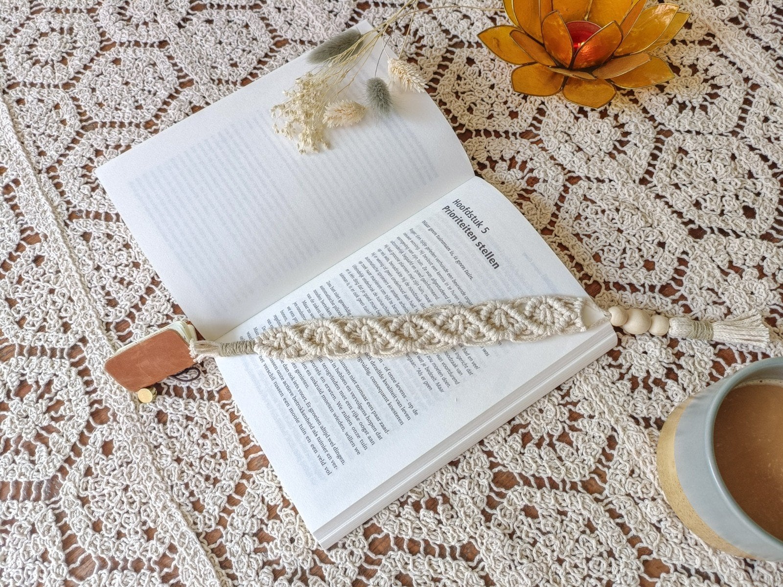 DIY macramé boekenlegger