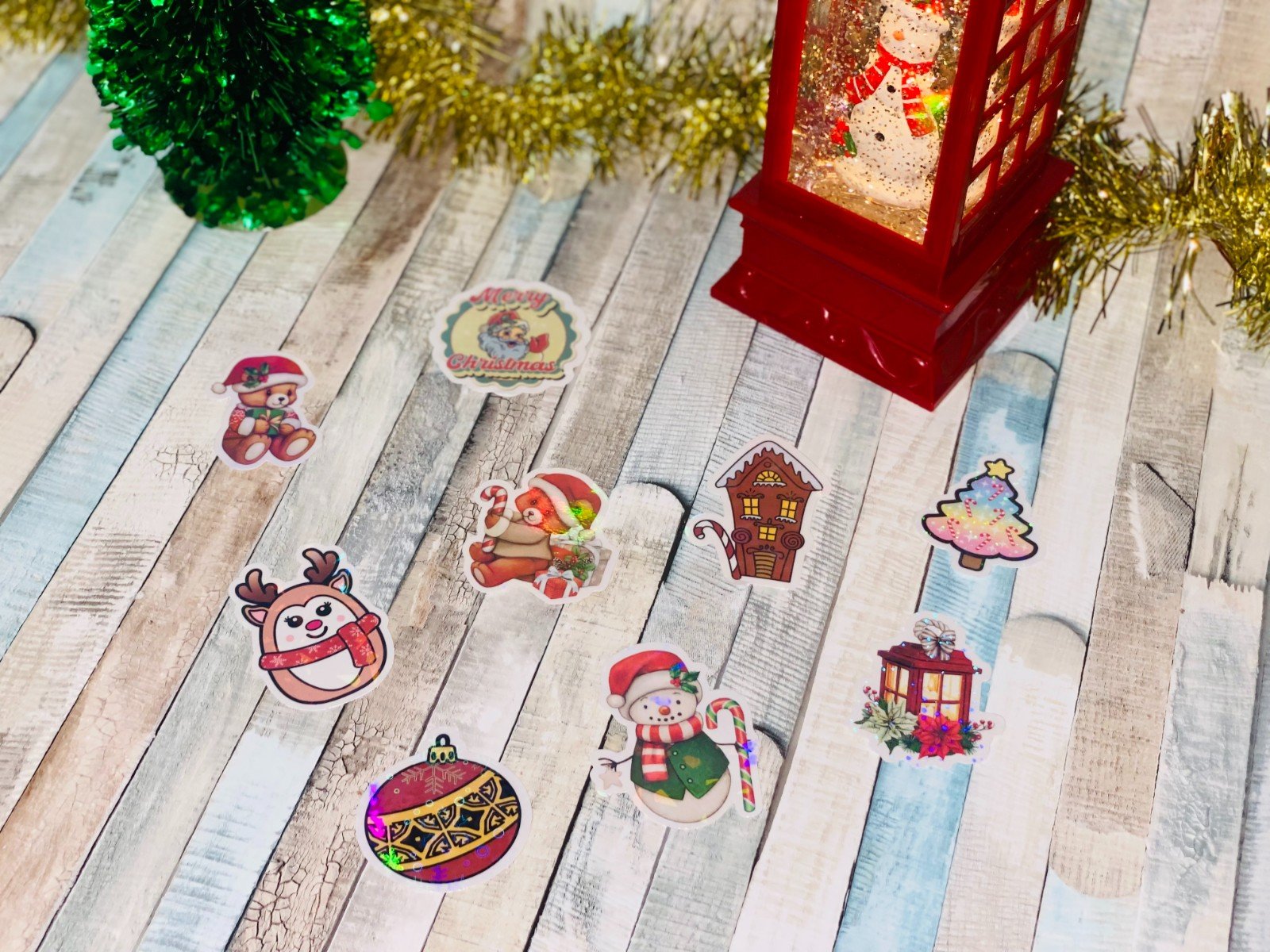 9 Kerst Sticker Set – Holografische Glans & Unieke Ontwerpen