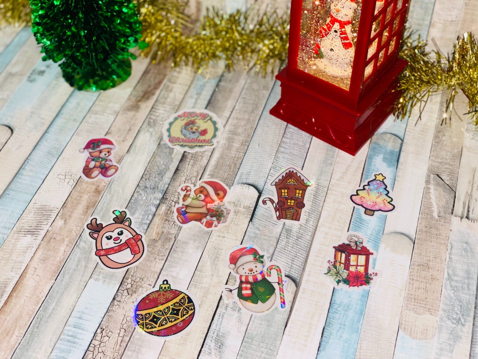 9 Kerst Sticker Set – Holografische Glans & Unieke Ontwerpen