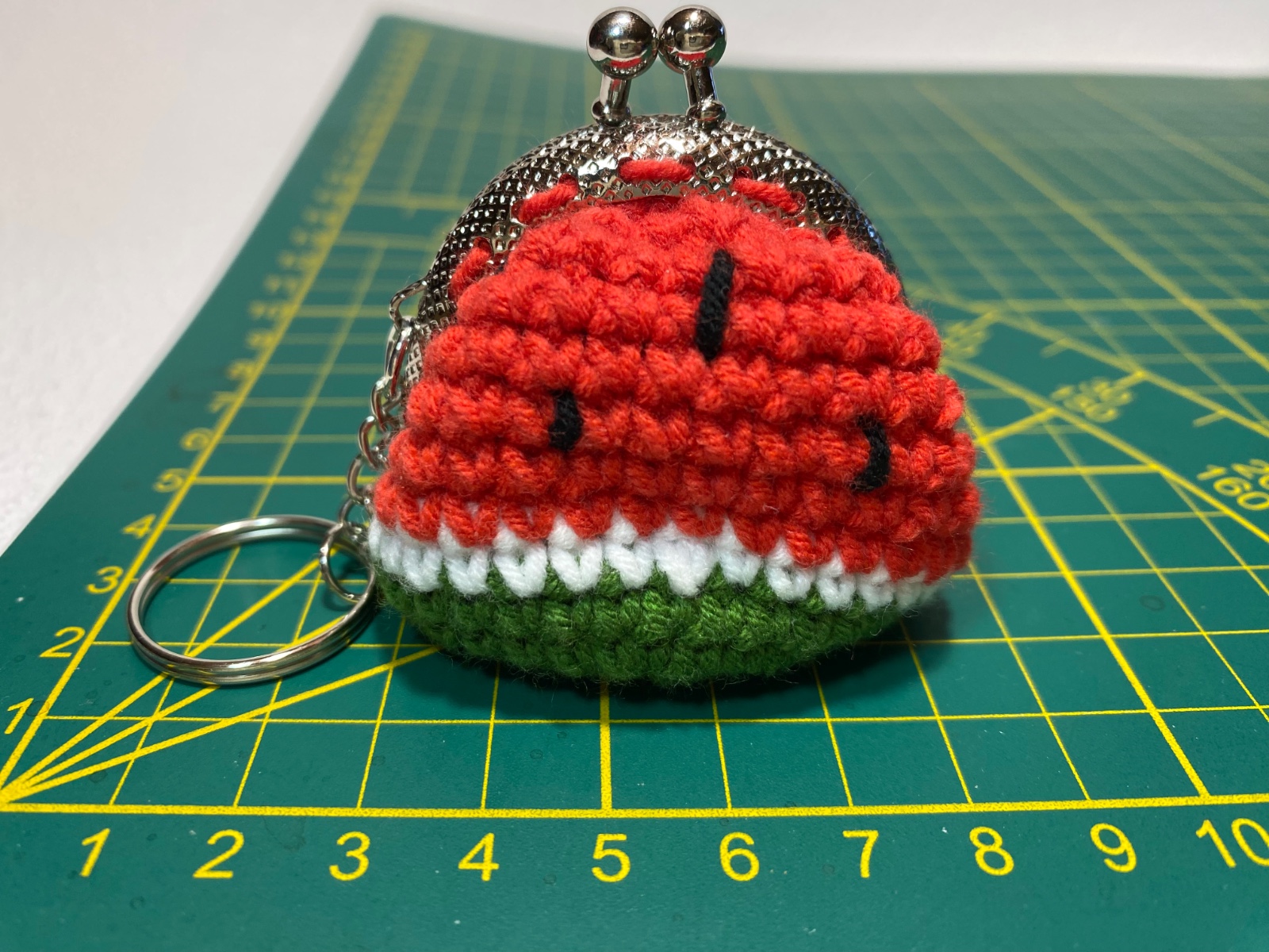 Handmade Watermelon Slice Mini Purse & Keychain - 103839 Handgemaakte Mini Portemonnee & Sleutelhanger in de Vorm van een Watermeloen